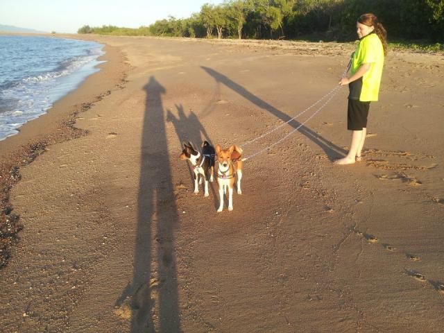 attachment_t_13325_3_girls-at-the-beach.jpg